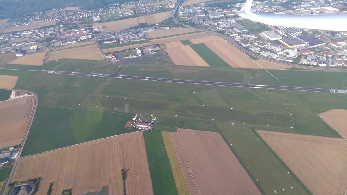 Aeroport de troyes barberey 1 